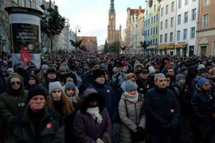 45.000 de oameni la funeraliile primarului asasinat. Imagini impresionante 45.000 de oameni la funeraliile primarului asasinat. Imagini impresionante