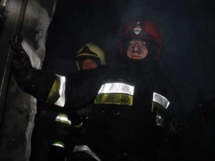 Incendiu violent la un depozit de plastic din Bubuieci. Noua echipaje de pompieri au intervenit la fata locului ca asa stinga flacarile devastatoare - VIDEO