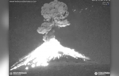 Vulcanul Popocatepetl din Mexic a erupt din nou. Coloana de fum de 3 kilometri - VIDEO