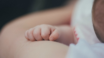 O tanara mama din Nisporeni si-a lasat bebelusul de doar jumatate de an in grija unei straine si a disparut fara urma: a spus ca merge sa-si caute gazda si se va intoarce, dar nu s-a mai intors. Unde a fost gasita