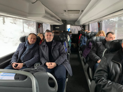 Democratii au pornit prin tara "sa colinde". Cu un autocar modern, mai multi membri ai partidului, in frunte cu Andrian Candu, au inceput Caravana PD: "vom calatori aproape treizeci de zile, vom cunoaste foarte multe locuri si oamenai" - FOTO/VIDE Democratii au pornit prin tara "sa colinde". Cu un autocar modern, mai multi membri ai partidului, in frunte cu Andrian Candu, au inceput Caravana PD: "vom calatori aproape treizeci de zile, vom cunoaste foarte multe locuri si oamenai" - FOTO/VIDE