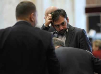 Comunistii au inaintat o motiune de cenzura in Parlament: "Jos Guvernul Leanca" Comunistii au inaintat o motiune de cenzura in Parlament: "Jos Guvernul Leanca"