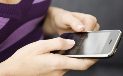 Trimiterea SMS-urilor pe intuneric ar putea duce la orbire. Ce a patit un chinez