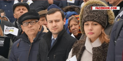 Candidatul ACUM de pe circumscriptia Edinet s-a plans pe internet ca a fost batut si atacat pe scarile inspectoratului de politie din localitate. Potrivit lui, unul dintre atacatori ar fi fiul unui democrat Candidatul ACUM de pe circumscriptia Edinet s-a plans pe internet ca a fost batut si atacat pe scarile inspectoratului de politie din localitate. Potrivit lui, unul dintre atacatori ar fi fiul unui democrat