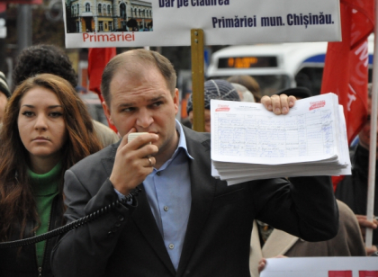 Si comunistii din CMC vor demiterea primarului Chirtoaca: "Cerem organizarea referendumului"