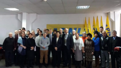 Partidul National Liberal s-a lansat in campanie cu platforma electorala "Unire sau agonie". Acestia au anuntat ca pe circumscriptiile nationale vor candida 40 de de persoane - VIDEO Partidul National Liberal s-a lansat in campanie cu platforma electorala "Unire sau agonie". Acestia au anuntat ca pe circumscriptiile nationale vor candida 40 de de persoane - VIDEO