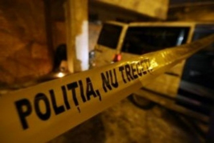 Un muncitor de 34 de ani s-a stins pe loc, dupa ce a cazut in gol de la etajul 15 al unui bloc aflat in constructii, pe o strada de la Botanica. Autoritatile au initiat o cauza penala Un muncitor de 34 de ani s-a stins pe loc, dupa ce a cazut in gol de la etajul 15 al unui bloc aflat in constructii, pe o strada de la Botanica. Autoritatile au initiat o cauza penala