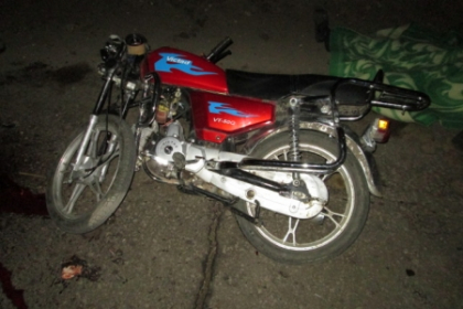 IMAGINI SOCANTE. Un baiat de 14 ani a murit intr-un accident cu motocicleta la Drochia IMAGINI SOCANTE. Un baiat de 14 ani a murit intr-un accident cu motocicleta la Drochia