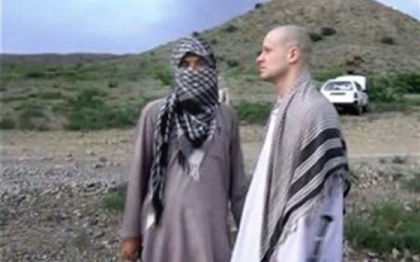 Talibanii au difuzat inregistrarea eliberarii sergentului din SUA, Bowe Bergdahl. Imaginile i-au infuriat pe americani. VIDEO Talibanii au difuzat inregistrarea eliberarii sergentului din SUA, Bowe Bergdahl. Imaginile i-au infuriat pe americani. VIDEO