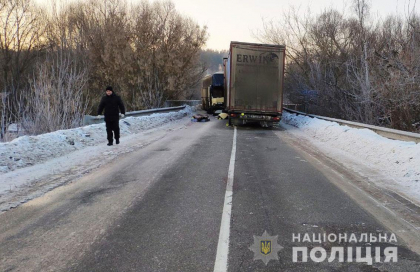 Un moldovean si-a pierdut viata intr-un alt accident produs in Ucraina. Acesta conducea un autobuz de pe ruta Moscova-Tiraspol care s-a izbit de un camion - FOTO Un moldovean si-a pierdut viata intr-un alt accident produs in Ucraina. Acesta conducea un autobuz de pe ruta Moscova-Tiraspol care s-a izbit de un camion - FOTO