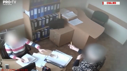 Patru din cei 11 angajati de la Centrul Municipal de Sanatate Publica, retinuti pentru coruptie, au fost adusi in fata instantei - VIDEO