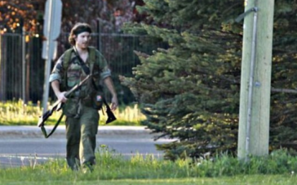 Justin Bourque, ucigasul din Canada comparat cu "Rambo", a fost arestat de fortele speciale, dupa o zi de teroare Justin Bourque, ucigasul din Canada comparat cu "Rambo", a fost arestat de fortele speciale, dupa o zi de teroare