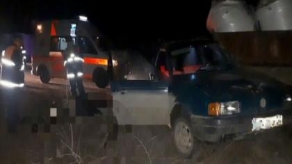O masina s-a izbit de o remorca parcata pe acostamentul unui drum din Donduseni, iar in rezultat un om a murit si doi au fost raniti - VIDEO