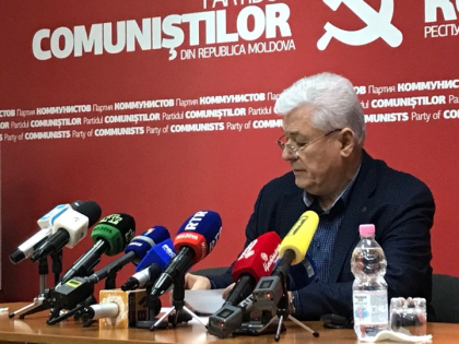 Singur in birou si doar cu Lenin pe perete, Vladimir Voronin a lansat comunistii in campanie - FOTO