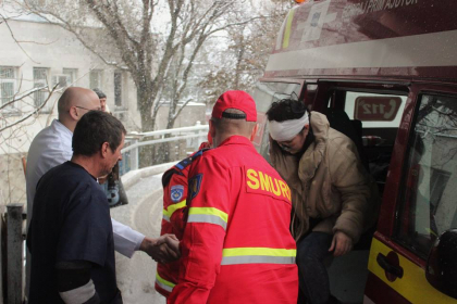 Doi moldoveni, care au fost raniti in urma accidentului din Ucraina, au fost adusi acasa. In ce stare se afla acestia - GALERIE FOTO/VIDEO Doi moldoveni, care au fost raniti in urma accidentului din Ucraina, au fost adusi acasa. In ce stare se afla acestia - GALERIE FOTO/VIDEO