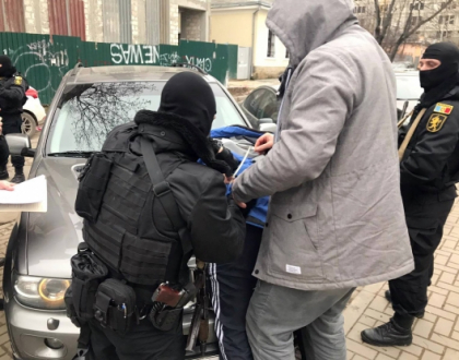 Un afiliat al organizatiei "Makena", condusa de "hotul in lege", Vladimir Moscalciuc, retinut pentru mai multe nelegiuiri la vama Otaci. Ce facea acesta - VIDEO