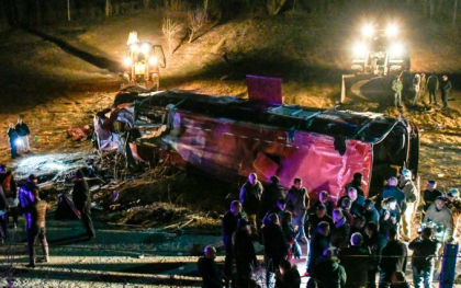 Tragedie pe sosea in Macedonia de Nord. 13 oameni au murit intr-un autocar - FOTO Tragedie pe sosea in Macedonia de Nord. 13 oameni au murit intr-un autocar - FOTO