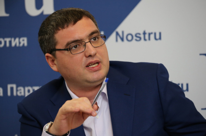 Renato Usatii cere socialistilor sa intoarca cele peste trei milioane de dolari luate de Greceanii de la BEM: "Gaura din aceste banci s-a format din cauza unor astfel de imprumuturi. Daca nu era Plahotniuc, cineva ar fi stat langa Filat acum" - FOTO Renato Usatii cere socialistilor sa intoarca cele peste trei milioane de dolari luate de Greceanii de la BEM: "Gaura din aceste banci s-a format din cauza unor astfel de imprumuturi. Daca nu era Plahotniuc, cineva ar fi stat langa Filat acum" - FOTO