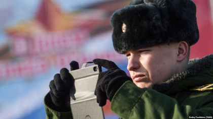 Duma rusa a interzis militarilor sa aiba telefoane mobile si sa vorbeasca despre specificul activitatii lor - moldova.europalibera.org