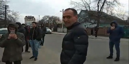 Tinerii care au huiduit-o pe Inga Grigoriu la Singera au fost amendati pentru "huliganism nu prea grav", spune politia. Ce amenda au primit acestia Tinerii care au huiduit-o pe Inga Grigoriu la Singera au fost amendati pentru "huliganism nu prea grav", spune politia. Ce amenda au primit acestia