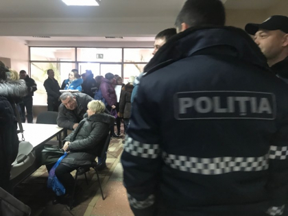A inceput repartizarea buletinelor de vot in sectiile de votare din intreaga tara - GALERIE FOTO