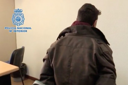 Un canibal si-a ucis mama, apoi i-a ascuns trupul transat in casolete, prin casa Un canibal si-a ucis mama, apoi i-a ascuns trupul transat in casolete, prin casa