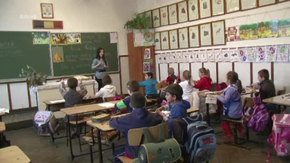 25 de elevi intoxicati, dupa ce un coleg le-a turnat lipici lichid in sticlele de apa 25 de elevi intoxicati, dupa ce un coleg le-a turnat lipici lichid in sticlele de apa