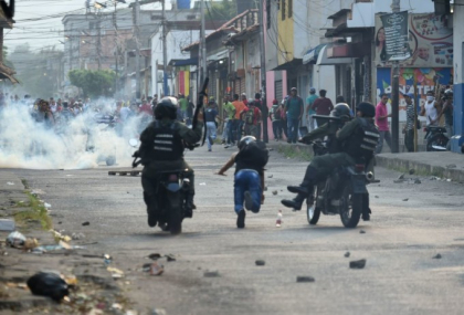 Violente la granitele Venezuelei: 2 morti si 17 raniti. Mai multi ofiteri au dezertat