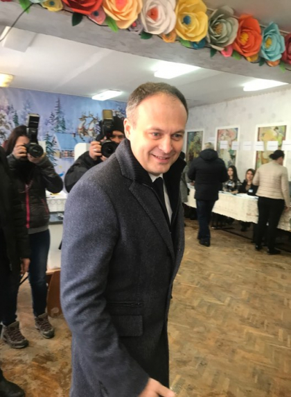Presedintele parlamentului, Andrian Candu, a votat: "Am votat ca toate proiectele si toate faptele bune sa continue" - GALERIE FOTO Presedintele parlamentului, Andrian Candu, a votat: "Am votat ca toate proiectele si toate faptele bune sa continue" - GALERIE FOTO