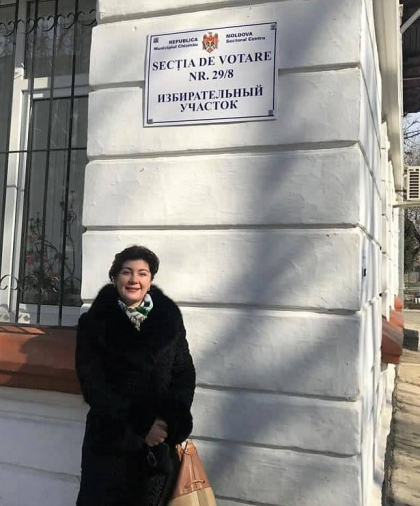Silvia Radu a votat pentru "continuarea investitiilor si reformelor incepute de guvernarea PDM" - FOTO Silvia Radu a votat pentru "continuarea investitiilor si reformelor incepute de guvernarea PDM" - FOTO
