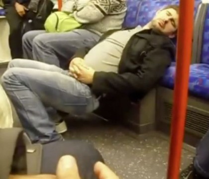 Moment amuzant la metroul din Londra. Cum a fost fotografiat un calator
