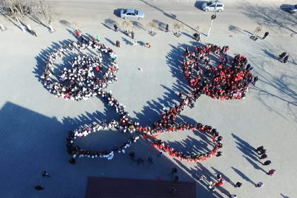 Cel mai mare martisor a fost astazi in Comrat - FOTO Cel mai mare martisor a fost astazi in Comrat - FOTO