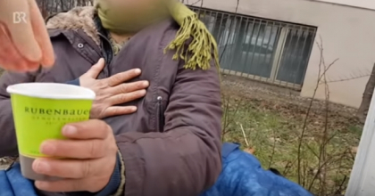 Germanii, exasperati de cersetorii romani care fac naveta la Munchen. Povestea Narcisei Germanii, exasperati de cersetorii romani care fac naveta la Munchen. Povestea Narcisei