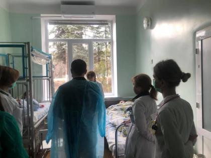 S-ar fi intoxicat la cantina din scoala. 10 elevi din Tohatin, internati la spital cu intoxicatie: doi copii se afla la reanimare in stare grava