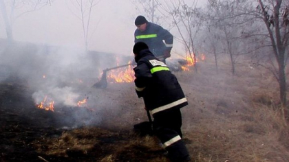 Peste 100 de incendii de vegetatie au fost inregistrate in ultimele 24 de ore. Unul dintre cele mai violente a fost in sectorul Botanica din capitala. Pompierii au luptat trei ore pentru a opri raspandirea flacarilor - VIDEO Peste 100 de incendii de vegetatie au fost inregistrate in ultimele 24 de ore. Unul dintre cele mai violente a fost in sectorul Botanica din capitala. Pompierii au luptat trei ore pentru a opri raspandirea flacarilor - VIDEO