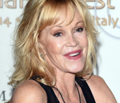 Melanie Griffith nu mai vrea amintiri cu Antonio Banderas. Cum si-a acoperit tatuajul cu numele fostului sot Melanie Griffith nu mai vrea amintiri cu Antonio Banderas. Cum si-a acoperit tatuajul cu numele fostului sot