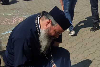 Un episcop din Romania recomanda credinciosilor sa se abtina de la TV si Facebook in post