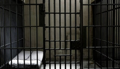 A oprit o masina de ocazie, pentru a ajunge la Ceadar-Lunga, dar pe drum adolescenta a fost batuta si violata de sofer. Un barbat din Comrat, condamnat la 9 ani de puscarie A oprit o masina de ocazie, pentru a ajunge la Ceadar-Lunga, dar pe drum adolescenta a fost batuta si violata de sofer. Un barbat din Comrat, condamnat la 9 ani de puscarie