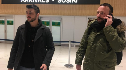 Jurnalisti greci, retinuti la Aeroportul Chisinau - Anticoruptie.md Jurnalisti greci, retinuti la Aeroportul Chisinau - Anticoruptie.md