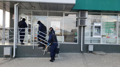 Alerta cu bomba la sediul judecatoriei din Varnita a fost falsa. Politistii   urmeaza sa stabileasca cine a efectuat apelul - FOTO