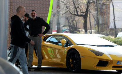 Milionarul roman si-a tras Aventadorul la pompa! Cat l-a costat plinul pentru Lamborghini-ul de 400.000 â‚¬