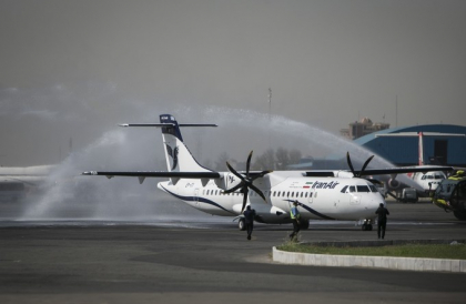 Un avion a luat foc pe aeroportul din Teheran, cu 100 de pasageri la bord - FOTO
