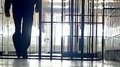 Au intrat in casa unui batran, l-au batut cu cruzime si i-au cerut toti banii, iar apoi au mai intrat si in alte gospodarii si au furat bunuri de 78 de mii de lei. Trei barbati din Gagauzia, condamnati la ani grei de puscarie Au intrat in casa unui batran, l-au batut cu cruzime si i-au cerut toti banii, iar apoi au mai intrat si in alte gospodarii si au furat bunuri de 78 de mii de lei. Trei barbati din Gagauzia, condamnati la ani grei de puscarie