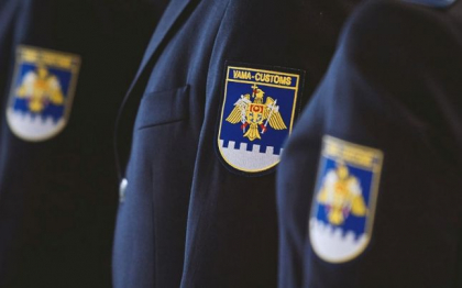 Procurorii anticoruptie cer mandate de arestare pe numele a 5 persoane din cele 6 retinute in dosarul "Vama". Printre ele se numara si seful Directiei Serviciului Vamal al RM