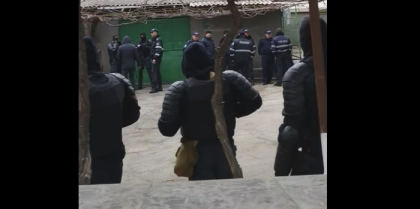 Judecatoria Orhei, inconjurata de mascati: "Pericol terorist? Nu. Il condamna pe Petic" - VIDEO
