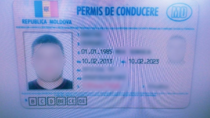 A cerut 850 de euro si i-a promis ca o sa-l ajute sa obtina permisul de conducere fara a sustine examenele la soferie. Un barbat din Edinet, retinut de CNA A cerut 850 de euro si i-a promis ca o sa-l ajute sa obtina permisul de conducere fara a sustine examenele la soferie. Un barbat din Edinet, retinut de CNA