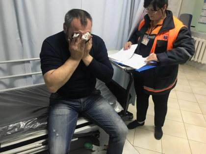 Consecintele improscarii cu gaze lacrimogene la Judecatoria de la Orhei. Mai multe persoane au fost internate la Spitalul Raional Orhei - GALERIE FOTO