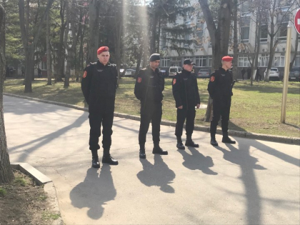 Parlamentul, inconjurat de politisti si carabinieri inainte de prima sedinta a Parlamentului - GALERIE FOTO Parlamentul, inconjurat de politisti si carabinieri inainte de prima sedinta a Parlamentului - GALERIE FOTO