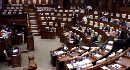 Prima sedinta a parlamentului s-a incheiat. Decanul de varsta: "Deputatii vor fi anuntati despre urmatoarea intrunire" Prima sedinta a parlamentului s-a incheiat. Decanul de varsta: "Deputatii vor fi anuntati despre urmatoarea intrunire"