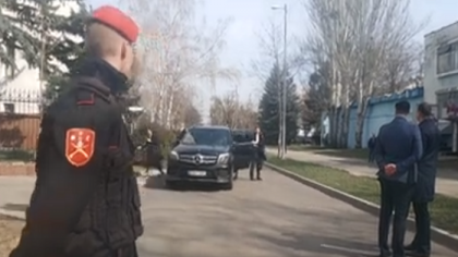 Inconjurati de bodyguarzi, astazi, Vlad Plahotniuc a venit la prima sedinta a parlamentului - VIDEO Inconjurati de bodyguarzi, astazi, Vlad Plahotniuc a venit la prima sedinta a parlamentului - VIDEO
